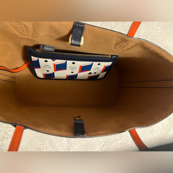 MCM vosetos tote - Picture 3 of 4